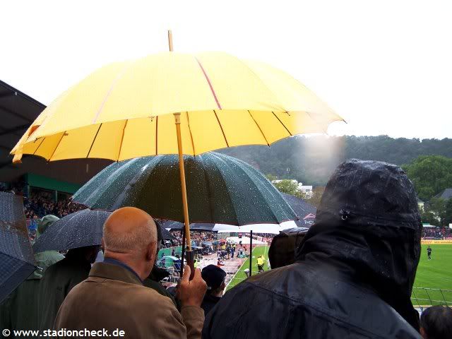 Trier, Moselstadion im Regen