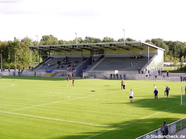 http://i55.photobucket.com/albums/g124/nonleague/Stadien/Homberg/PCC-Stadion_DuisburgHomberg03.jpg