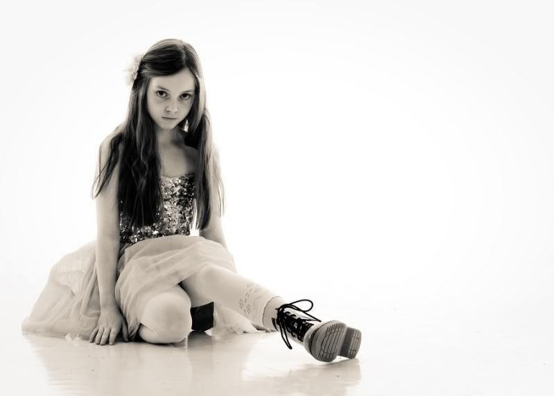 IMAGE: http://i55.photobucket.com/albums/g126/snoop69/Portraits/MollyHarmon-239.jpg