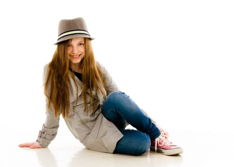 IMAGE: http://i55.photobucket.com/albums/g126/snoop69/Portraits/MollyHarmon-377.jpg