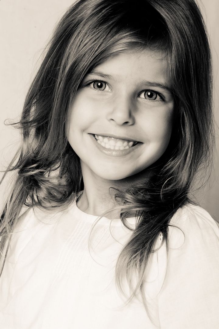 IMAGE: http://i55.photobucket.com/albums/g126/snoop69/th_Amelia-BW-3a.jpg