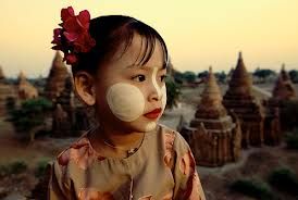 Bột Thanakha   Myanmar duỡng da chống nắng,kiềm dầu,chữa trị mụn,ngừa lão hoá 4 in 1