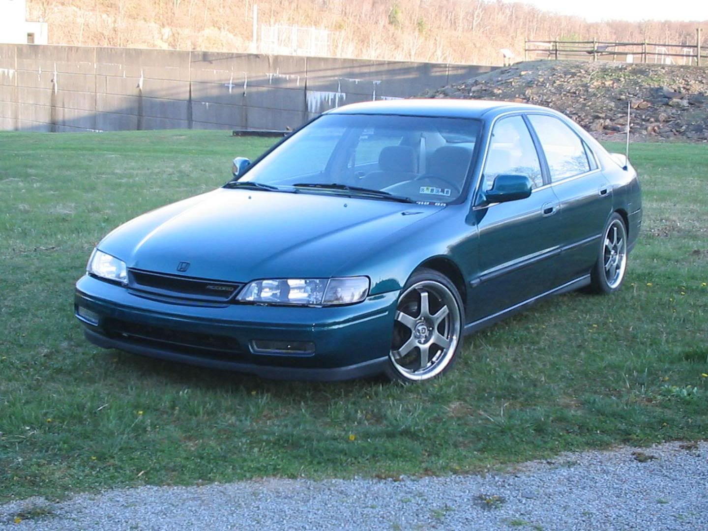 http://i55.photobucket.com/albums/g145/slow94accord/4-18-06Hondas0371.jpg