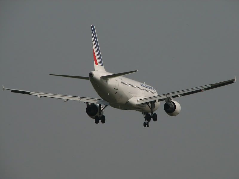 http://i55.photobucket.com/albums/g155/Sam68040/LHR/AIRFFRANCEA320EGLL.jpg