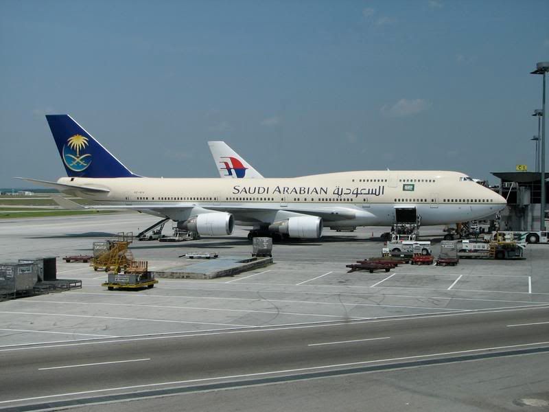 http://i55.photobucket.com/albums/g155/Sam68040/malaysia%20aircraft/IMG_3077.jpg