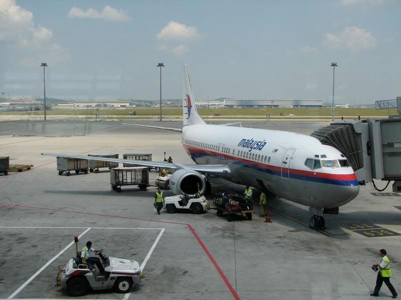 http://i55.photobucket.com/albums/g155/Sam68040/malaysia%20aircraft/IMG_3105.jpg
