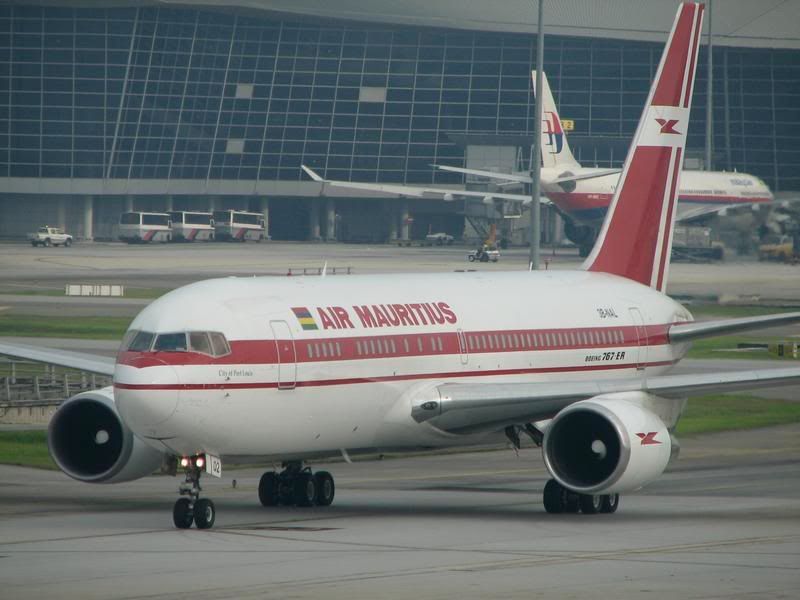http://i55.photobucket.com/albums/g155/Sam68040/malaysia%20aircraft/IMG_3422.jpg