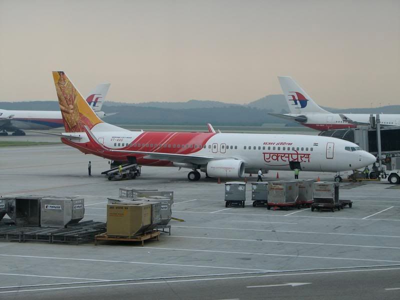 http://i55.photobucket.com/albums/g155/Sam68040/malaysia%20aircraft/IMG_3448.jpg