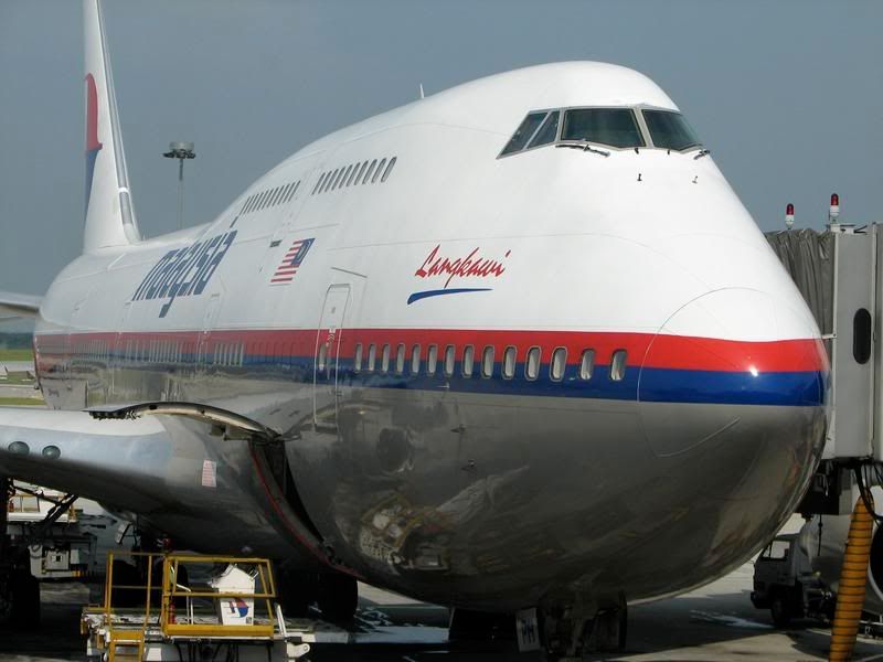 http://i55.photobucket.com/albums/g155/Sam68040/malaysia%20aircraft/IMG_3501.jpg