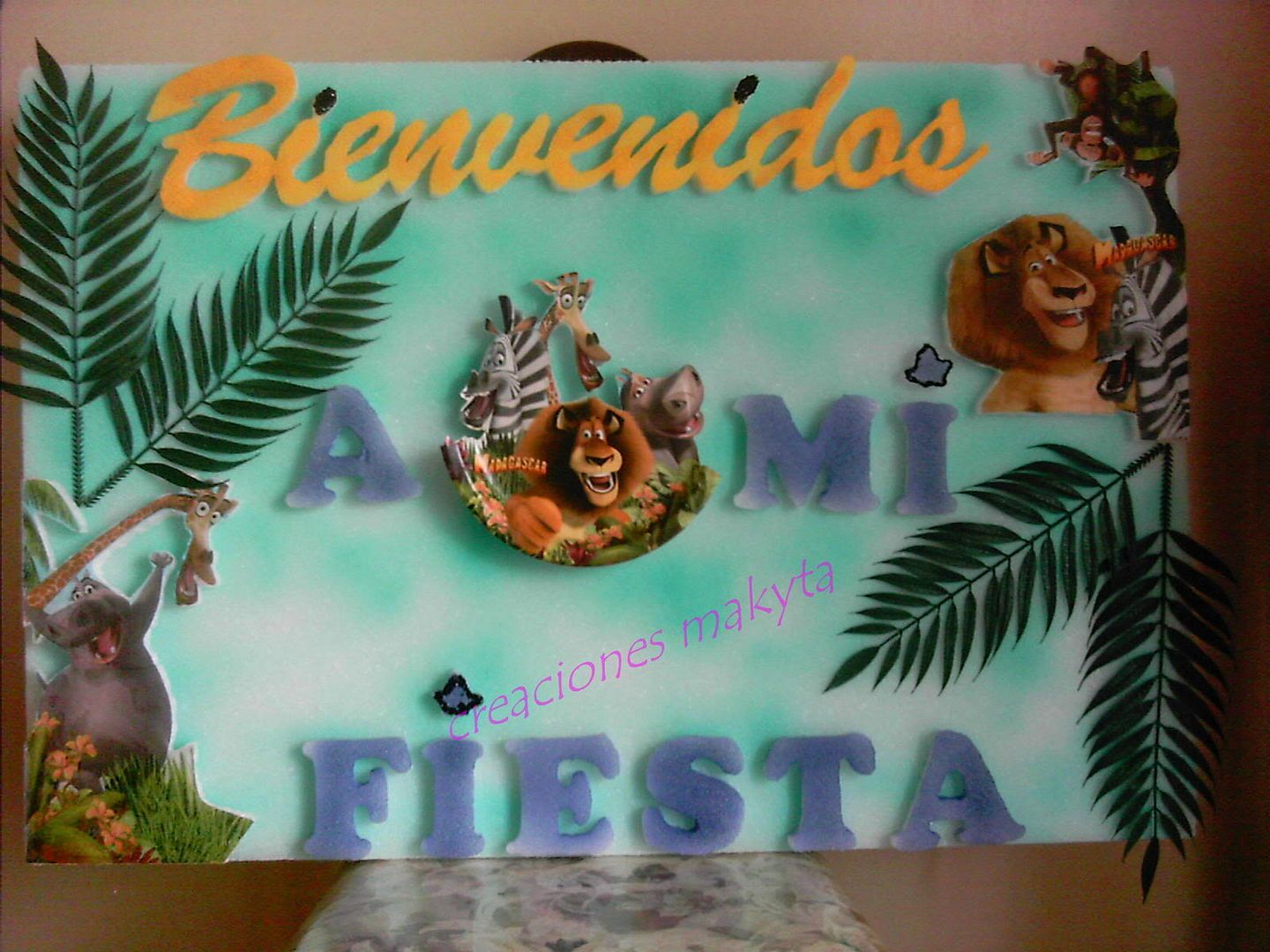 Los Pinguinos De Madagascar - Comando Huevin - YouTube