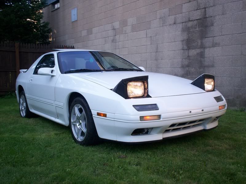 http://i55.photobucket.com/albums/g156/91MR2_photos/1991%20Mazda%20RX7/1991MazdaRX7019.jpg