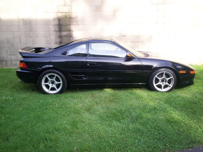 http://i55.photobucket.com/albums/g156/91MR2_photos/1991%20Toyota%20MR2%20-%20August%202011/079.jpg