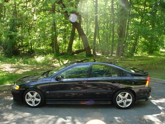 http://i55.photobucket.com/albums/g156/91MR2_photos/2004%20Volvo%20S60%20R%20-%20May%202009/S60R-4.jpg