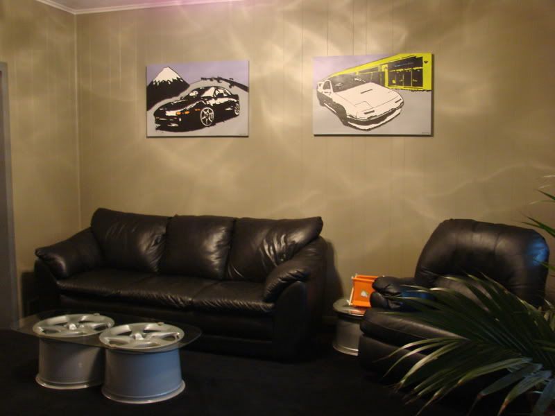 http://i55.photobucket.com/albums/g156/91MR2_photos/My%20House/JoesHouse-13.jpg