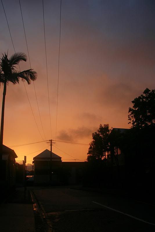 IMAGE: http://i55.photobucket.com/albums/g156/astro_south/400D/6feb2008_sunset.jpg