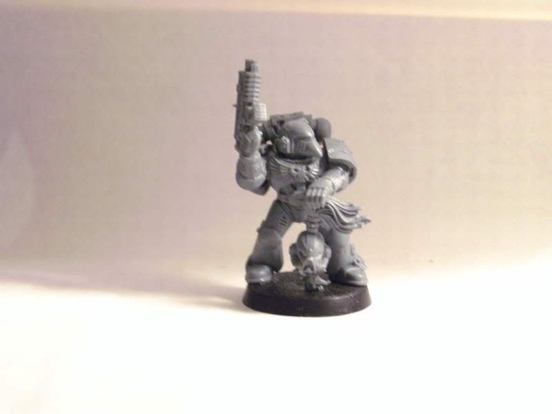 http://i55.photobucket.com/albums/g157/gregadama/warhammer/tacticalmarine.jpg?t=1262650396