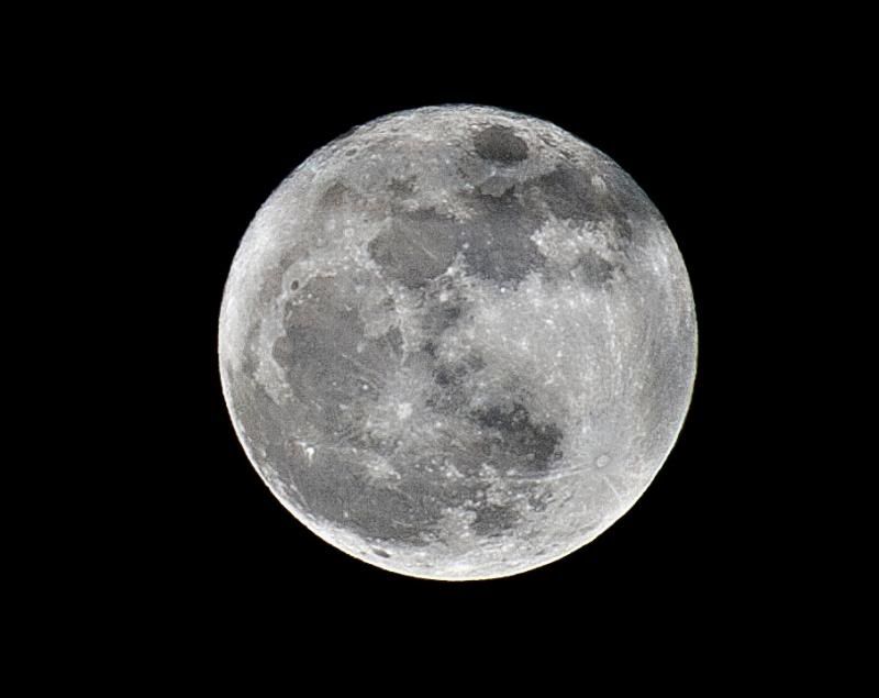 IMAGE: http://i55.photobucket.com/albums/g159/BigLug/moon/Moon3-19.jpg